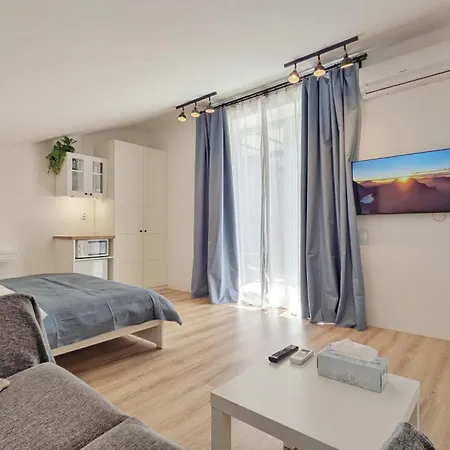 Apartmaji Diversorio شقة إيزولا